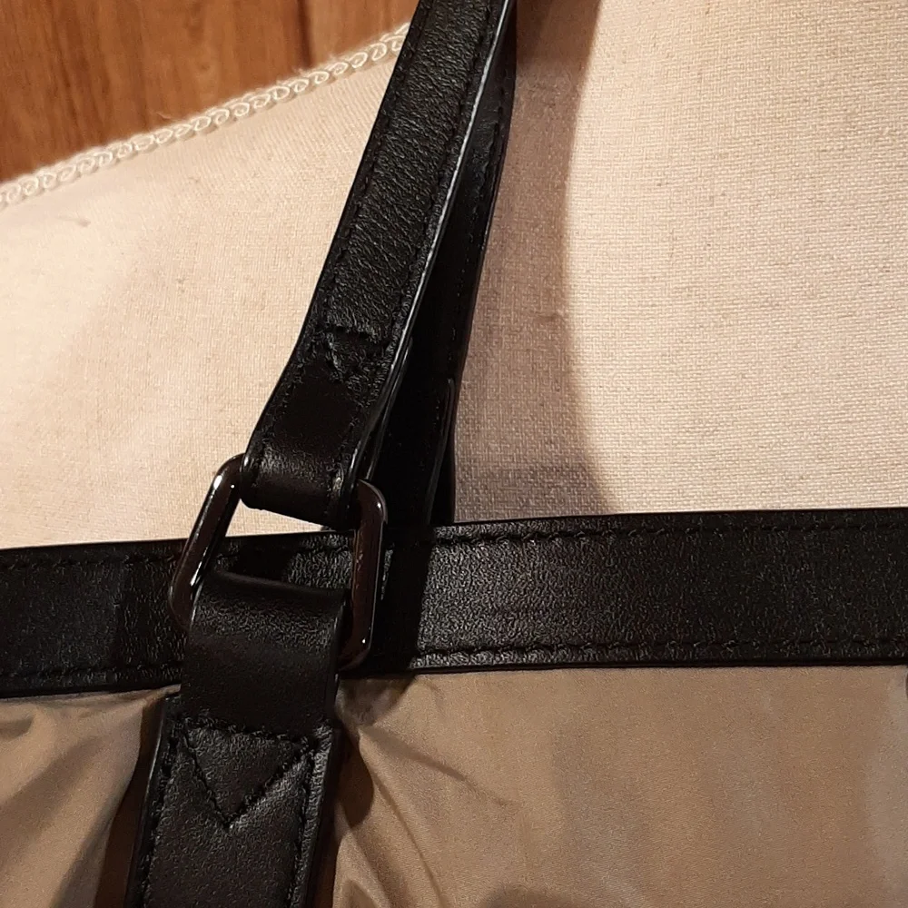 🪶Shoulder/Tote Bag with Plaid Interior, Zip Closure🪶 - Picture 3 of 13